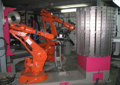 brazos robóticos manipulando piezas en su trabajo industrial